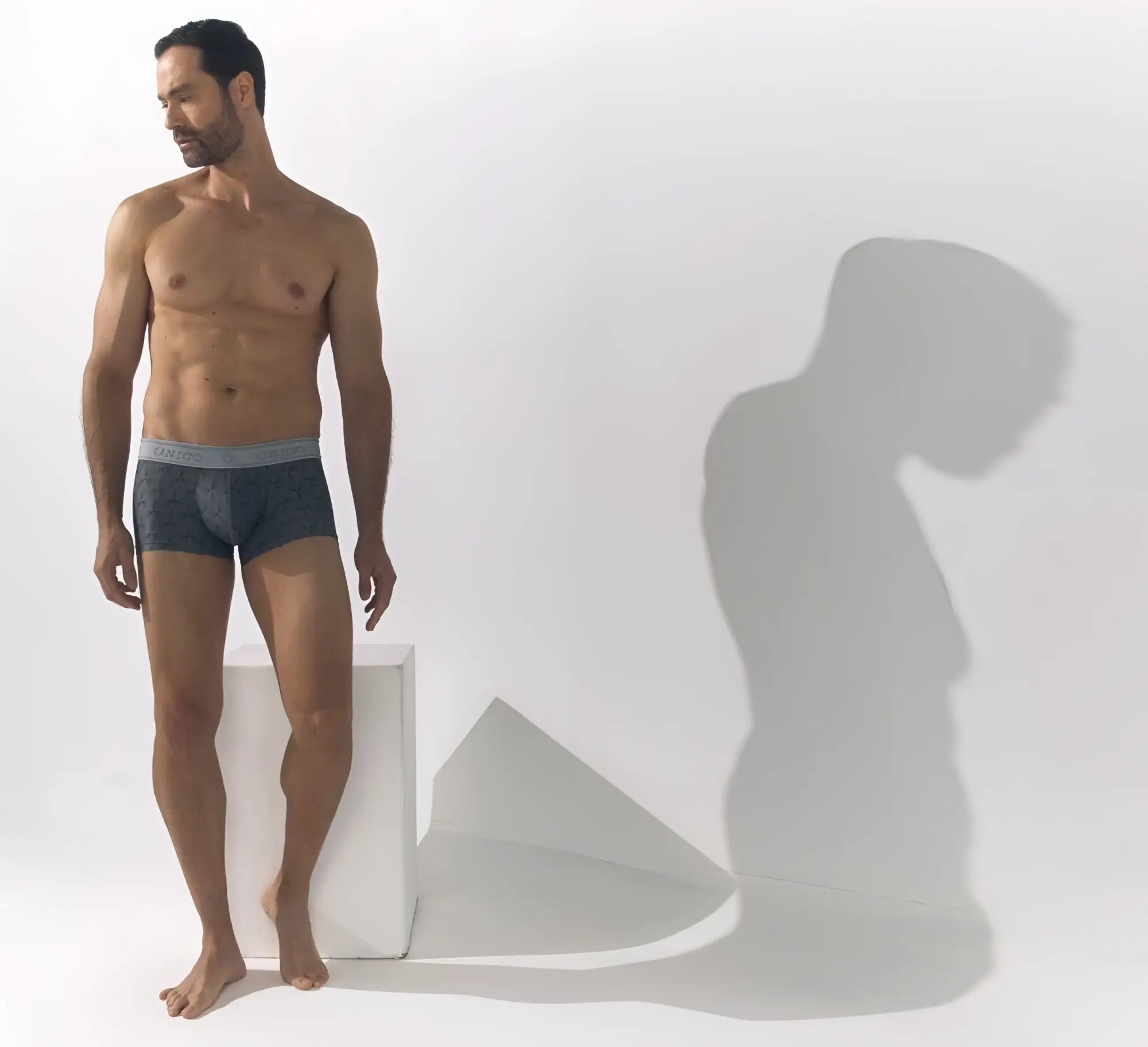 Dark gray calvin klein chisell trunks with light gray waistband in color 59 gray unico 25050100103