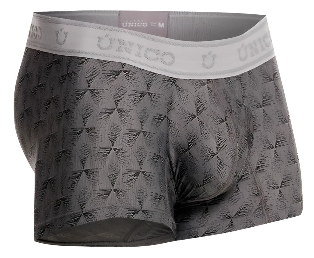 Gray patterned men’s boxer briefs with white elastic waistband featuring único brand name in color 59-gray
