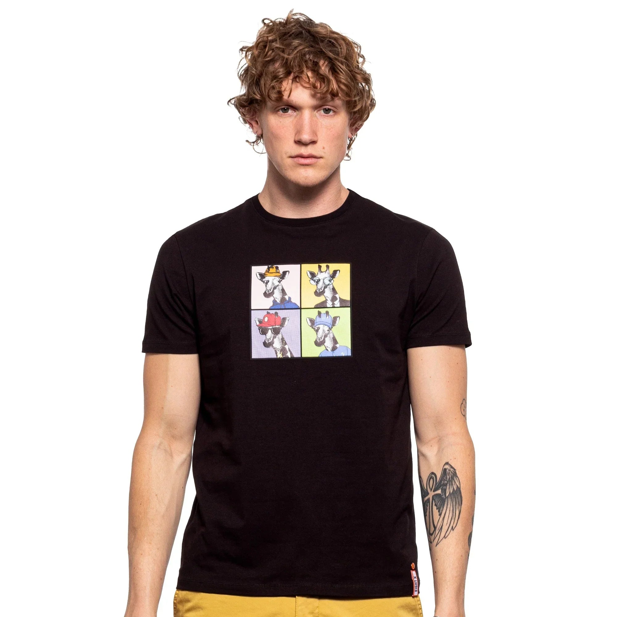 FOUR GIRAFFES GRAPHIC T-SHIRT