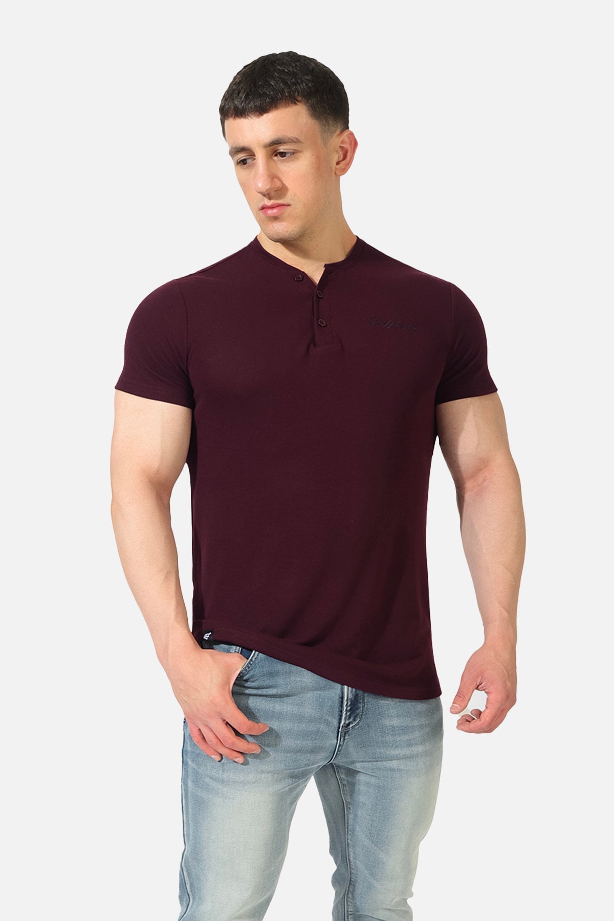 Henley-T-Shirt mit muskulösem Schnitt - Kastanienbraun